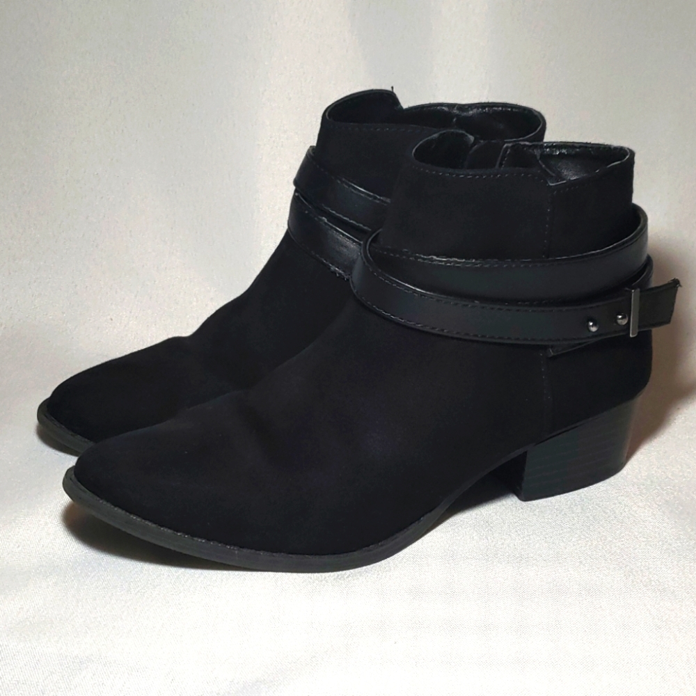 Lauren Conrad Black ankle boots size 6 1/2
